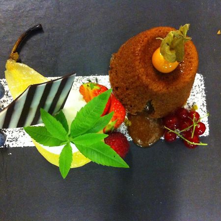 Logis Hotel Restaurant L'Oree Des Bois La Breille-les-Pins ภายนอก รูปภาพ