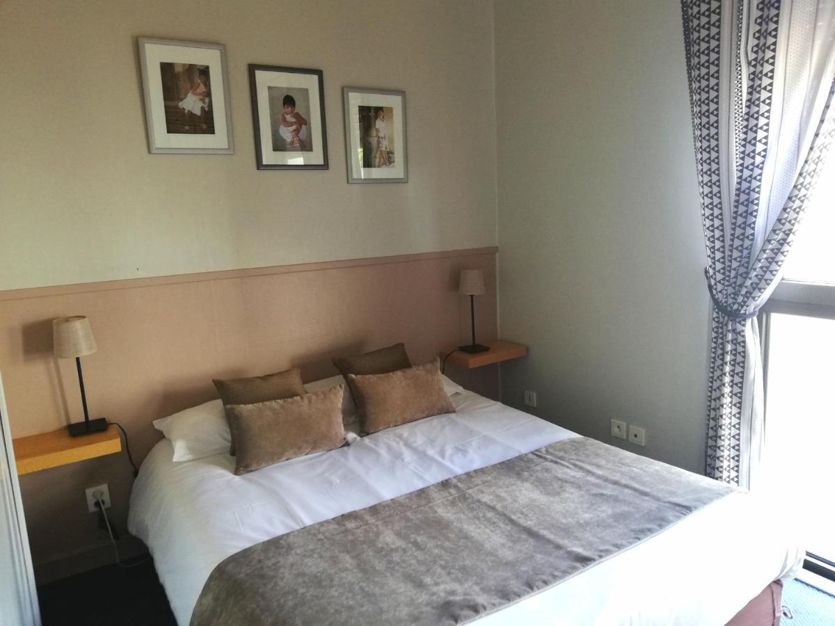 Logis Hotel Restaurant L'Oree Des Bois La Breille-les-Pins ภายนอก รูปภาพ