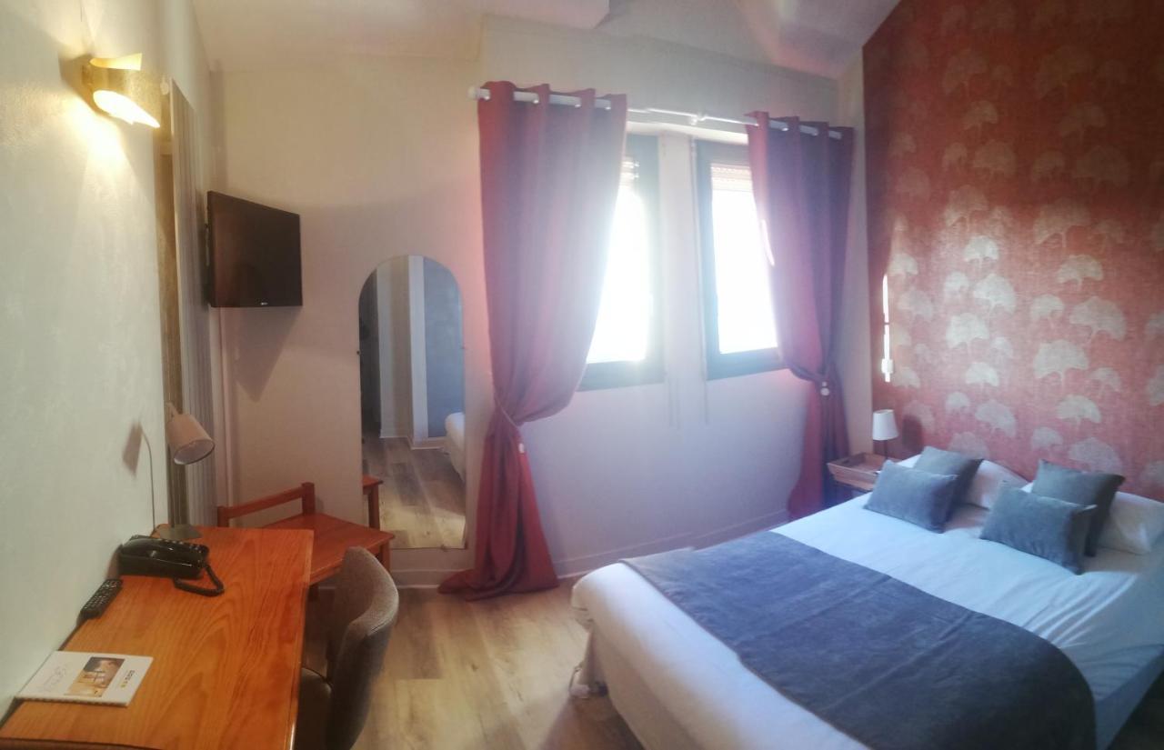 Logis Hotel Restaurant L'Oree Des Bois La Breille-les-Pins ภายนอก รูปภาพ