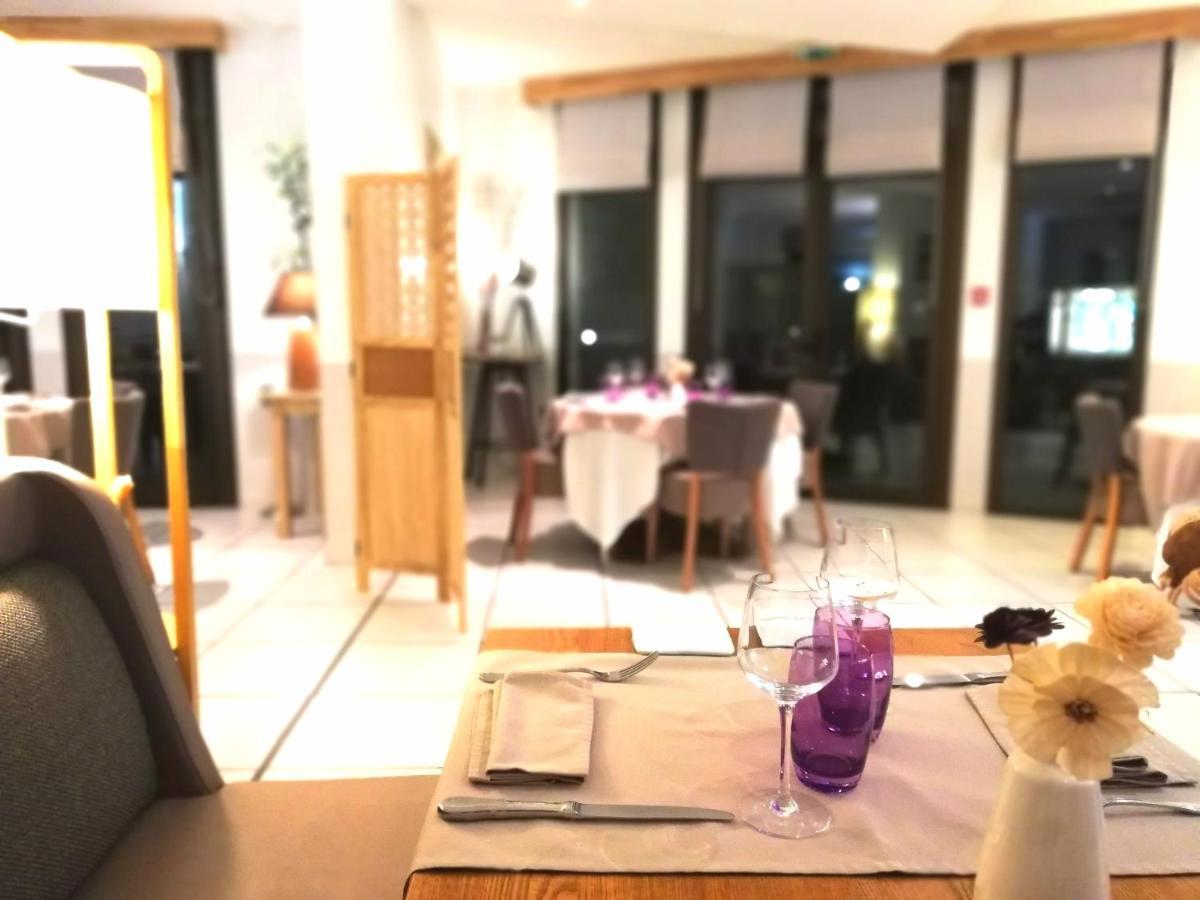 Logis Hotel Restaurant L'Oree Des Bois La Breille-les-Pins ภายนอก รูปภาพ