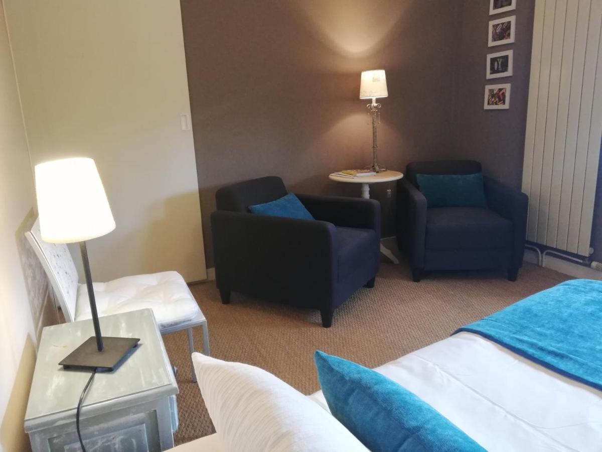 Logis Hotel Restaurant L'Oree Des Bois La Breille-les-Pins ภายนอก รูปภาพ