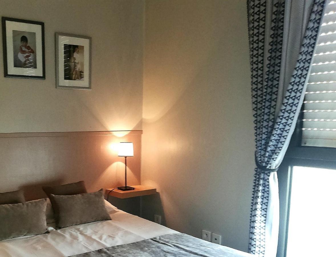 Logis Hotel Restaurant L'Oree Des Bois La Breille-les-Pins ภายนอก รูปภาพ