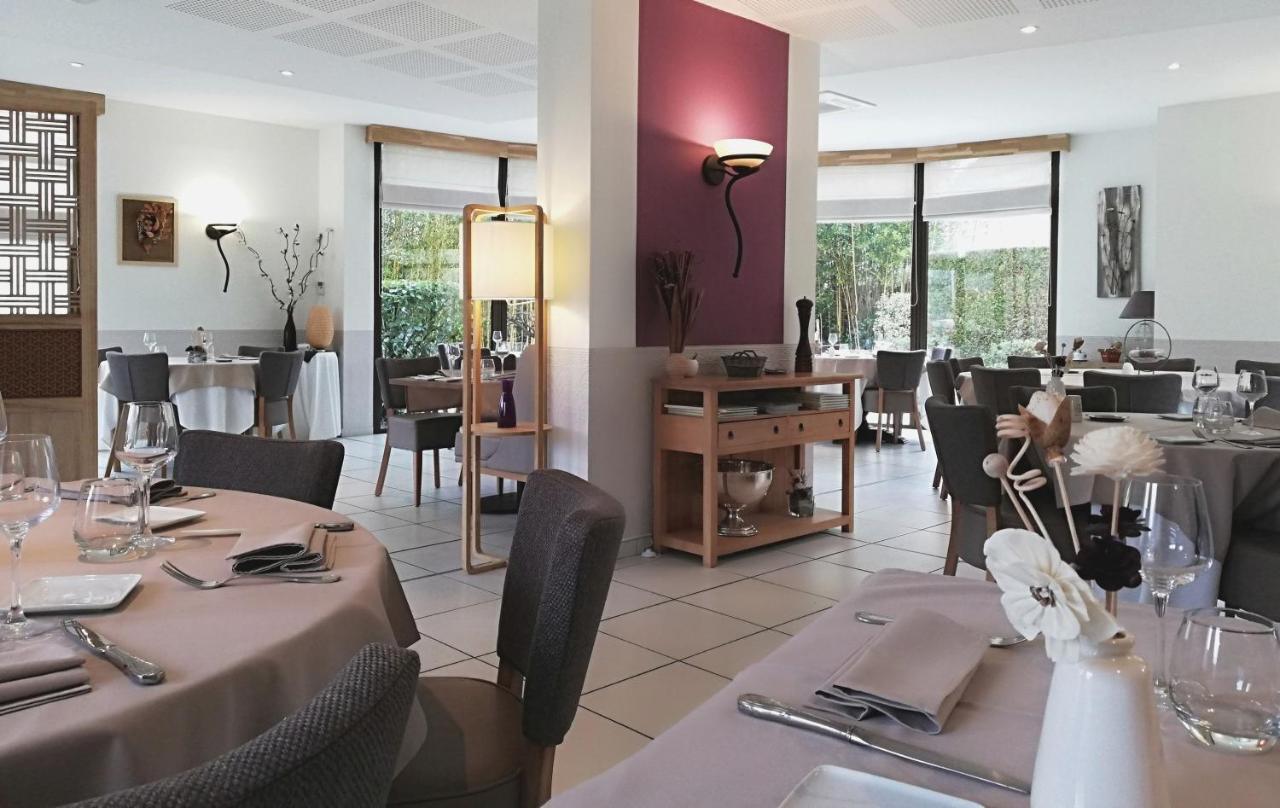 Logis Hotel Restaurant L'Oree Des Bois La Breille-les-Pins ภายนอก รูปภาพ