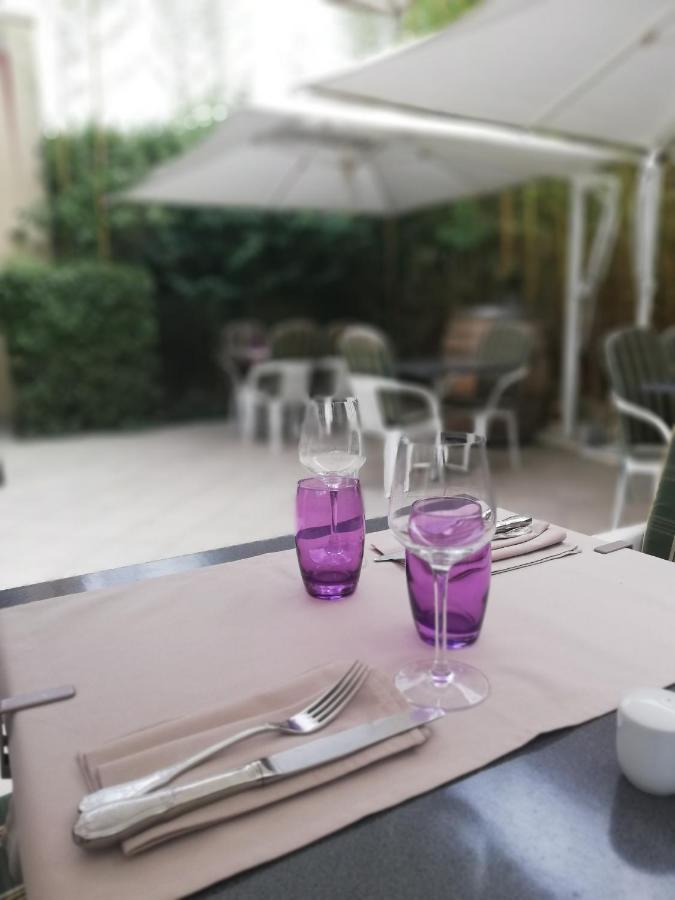 Logis Hotel Restaurant L'Oree Des Bois La Breille-les-Pins ภายนอก รูปภาพ