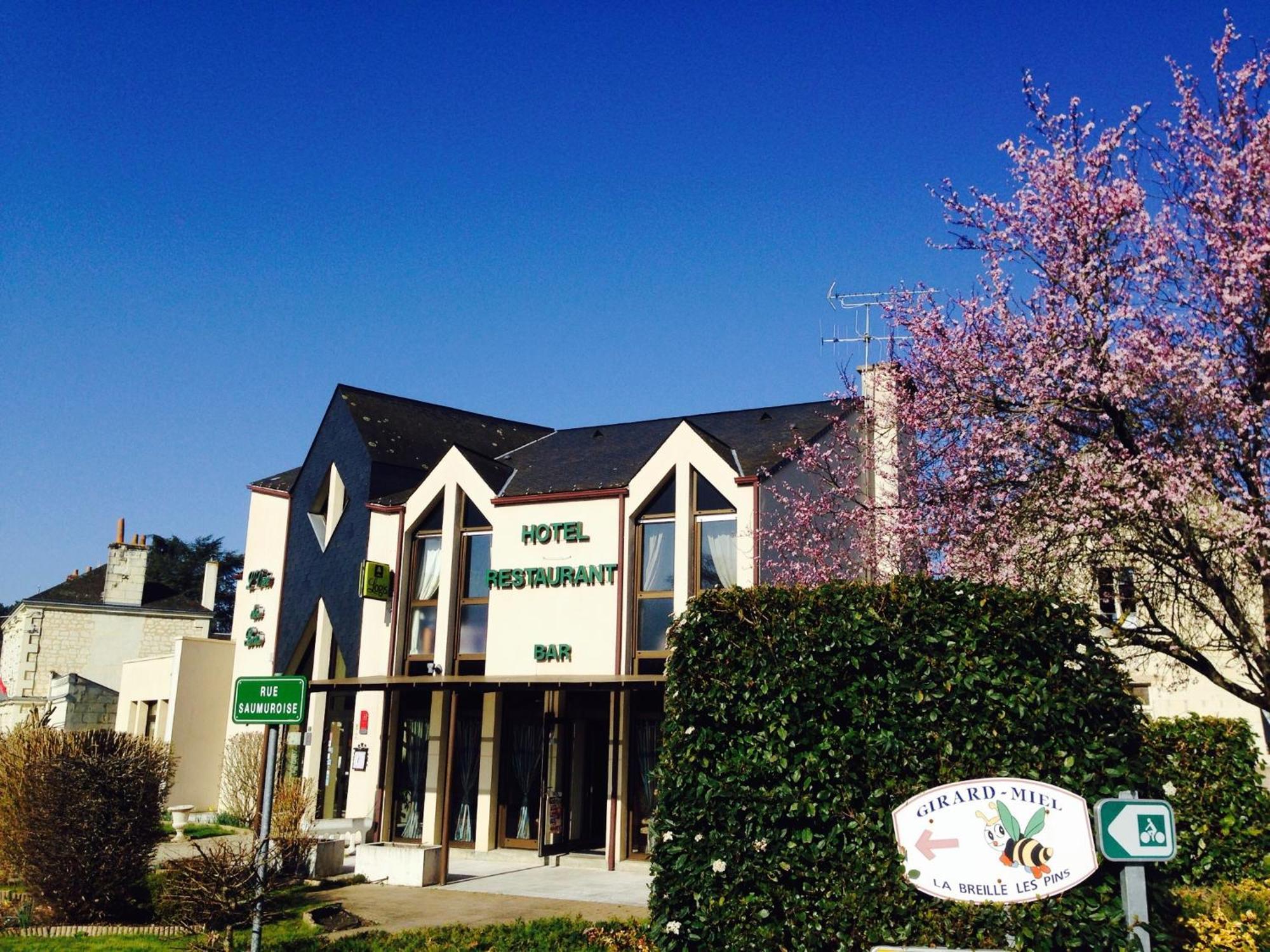 Logis Hotel Restaurant L'Oree Des Bois La Breille-les-Pins ภายนอก รูปภาพ