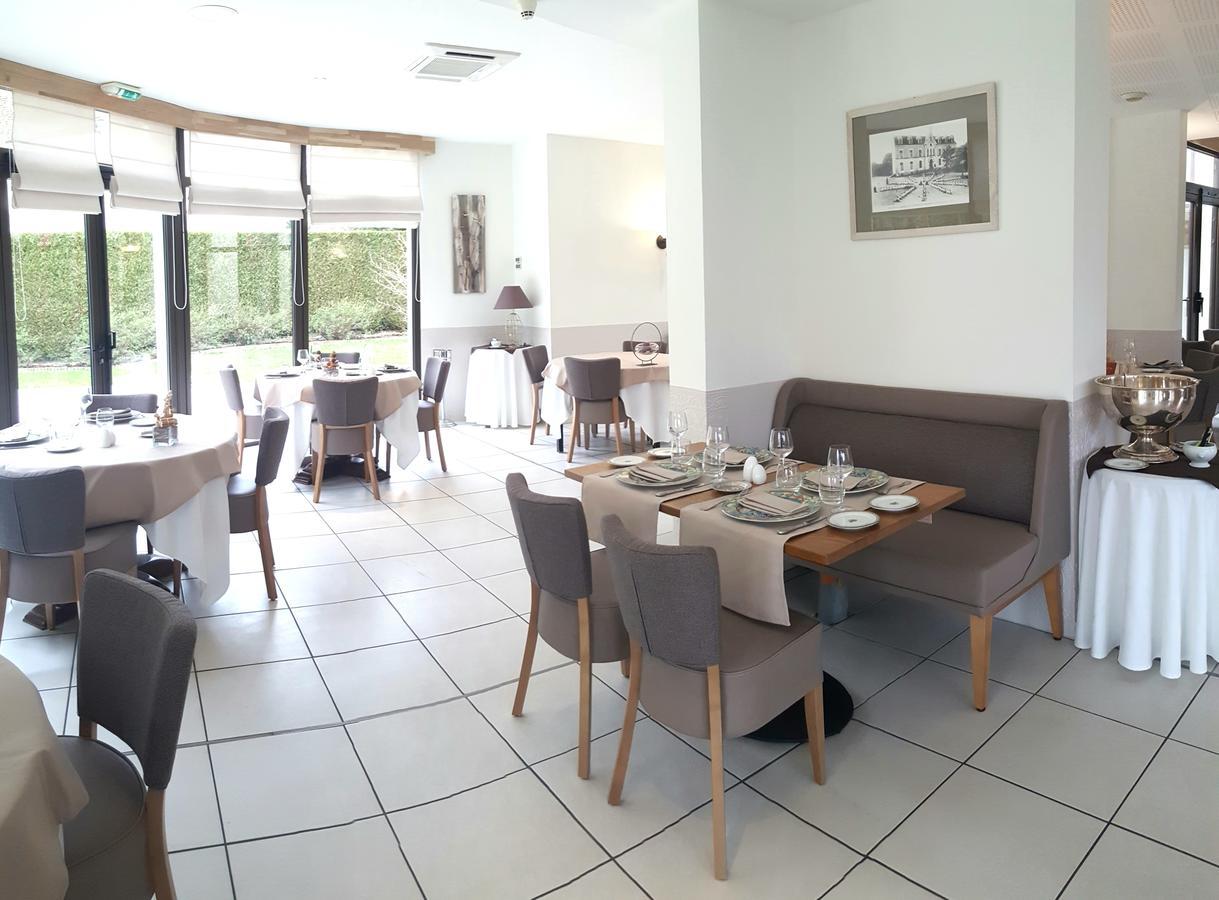 Logis Hotel Restaurant L'Oree Des Bois La Breille-les-Pins ภายนอก รูปภาพ