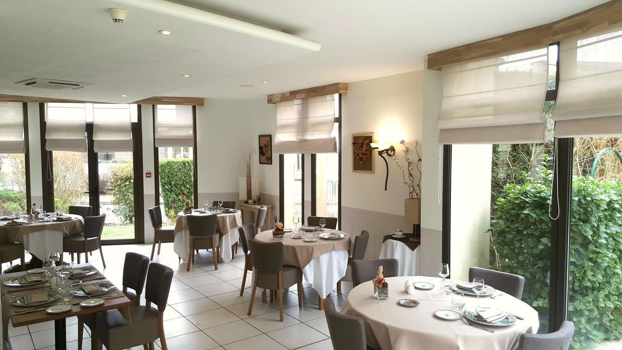 Logis Hotel Restaurant L'Oree Des Bois La Breille-les-Pins ภายนอก รูปภาพ