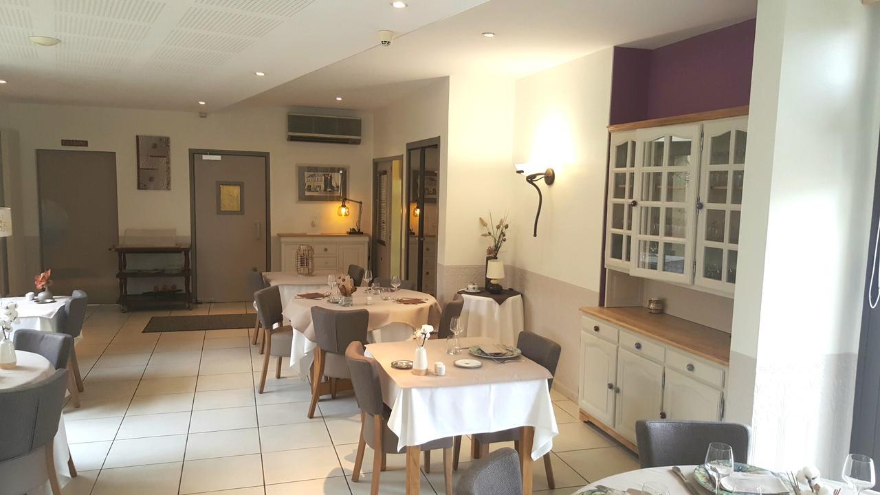Logis Hotel Restaurant L'Oree Des Bois La Breille-les-Pins ภายนอก รูปภาพ