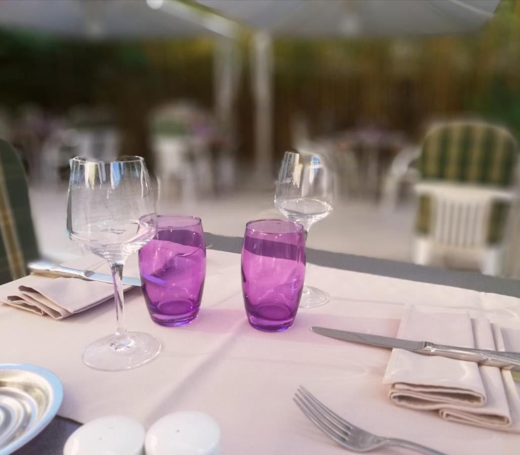 Logis Hotel Restaurant L'Oree Des Bois La Breille-les-Pins ภายนอก รูปภาพ