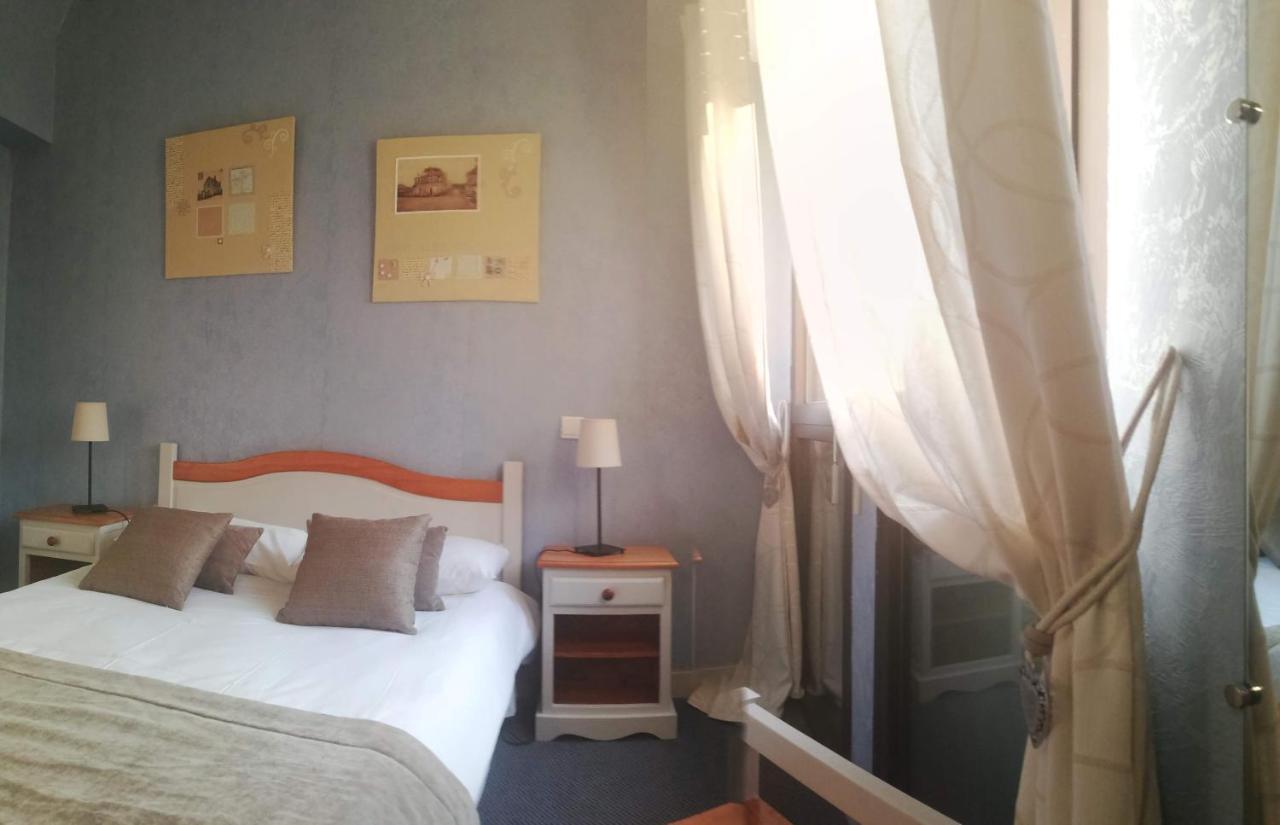 Logis Hotel Restaurant L'Oree Des Bois La Breille-les-Pins ภายนอก รูปภาพ