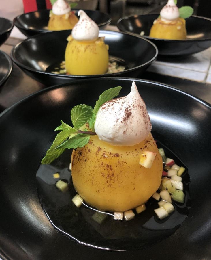 Logis Hotel Restaurant L'Oree Des Bois La Breille-les-Pins ภายนอก รูปภาพ