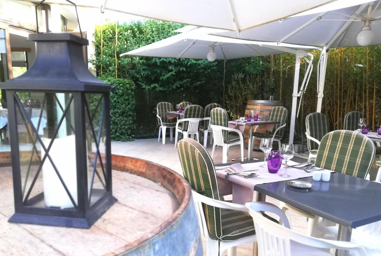 Logis Hotel Restaurant L'Oree Des Bois La Breille-les-Pins ภายนอก รูปภาพ